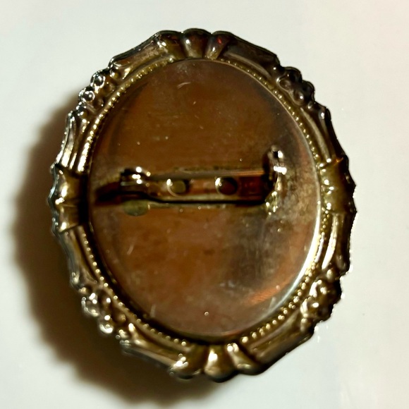 Victorian Silvertone Rose Cameo Brooch 2” x1 1/2” - Picture 3 of 7